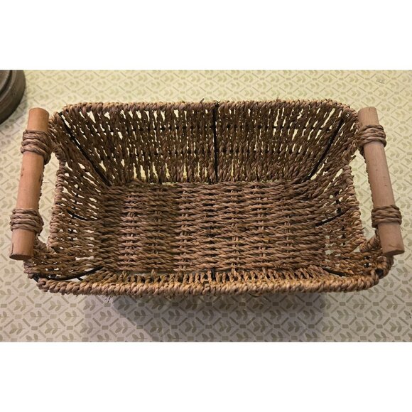 Seagrass basket with metal, framing and wood handles - Picture 2 of 2